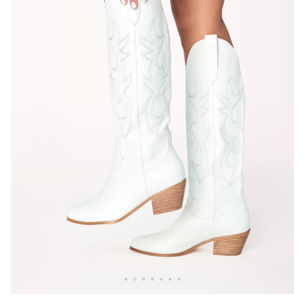 Size 8 Billini White Cowgirl Boots, Great condition, only worn once!